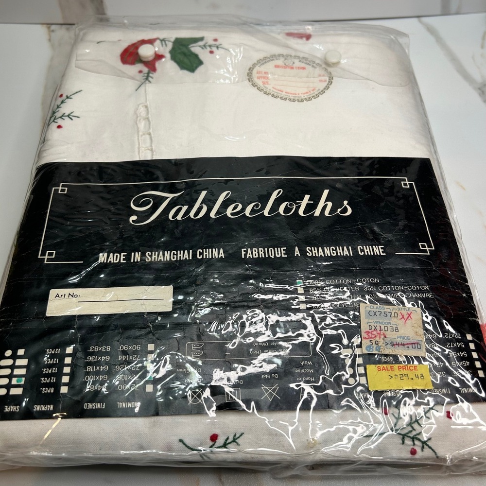 Vintage‎ Christmas Embroidered Santa Tablecloth Set 64x100 Square Cotton